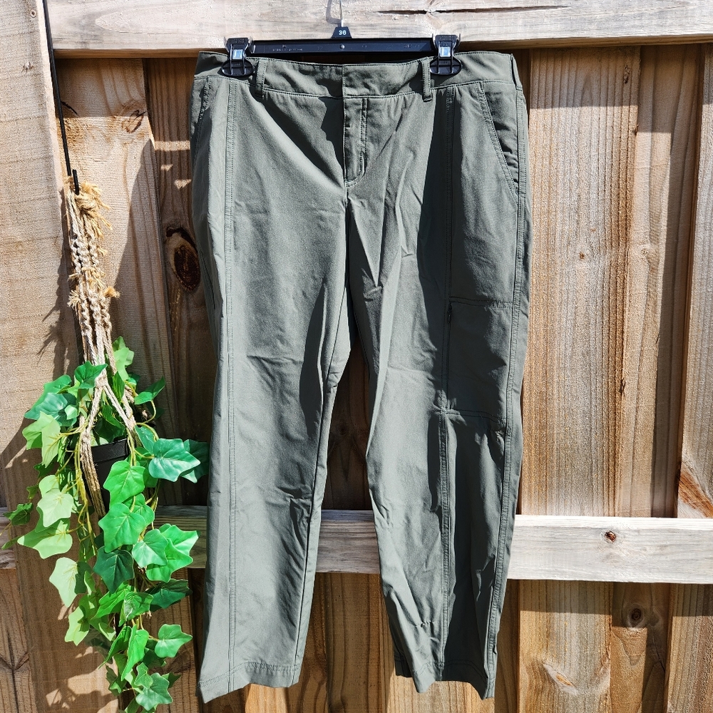 New Kirkland signature size 10 travel pants 27" long- green